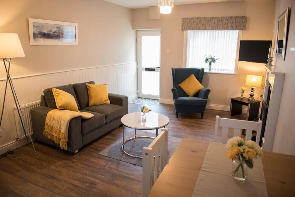 The Chalet Town Centre Dungloe Exterior photo